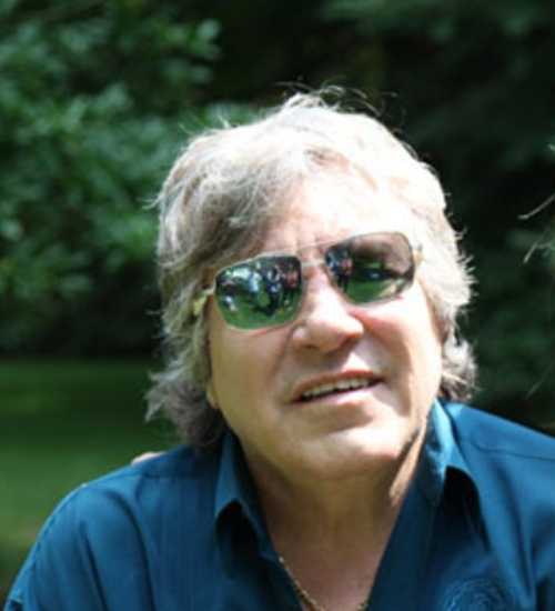 How old is Jose Feliciano?